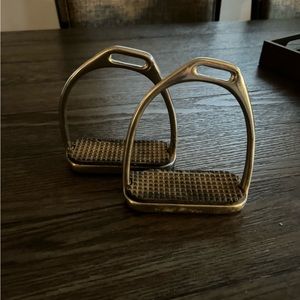 Off set stirrup irons